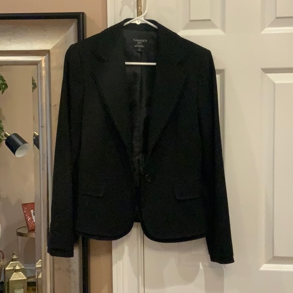 Tahari Jackets & Blazers - Tahari black blazer size 4